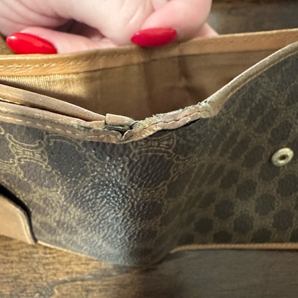 Vintage Celine Tan Leather Wallet with Gold Clasp - preloved - Picture 5 of 7